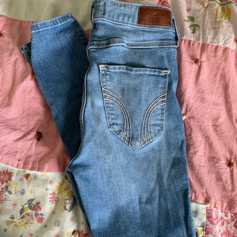 SIZE 3 HOLLISTER SKINNY JEANS HIGH WAISTED